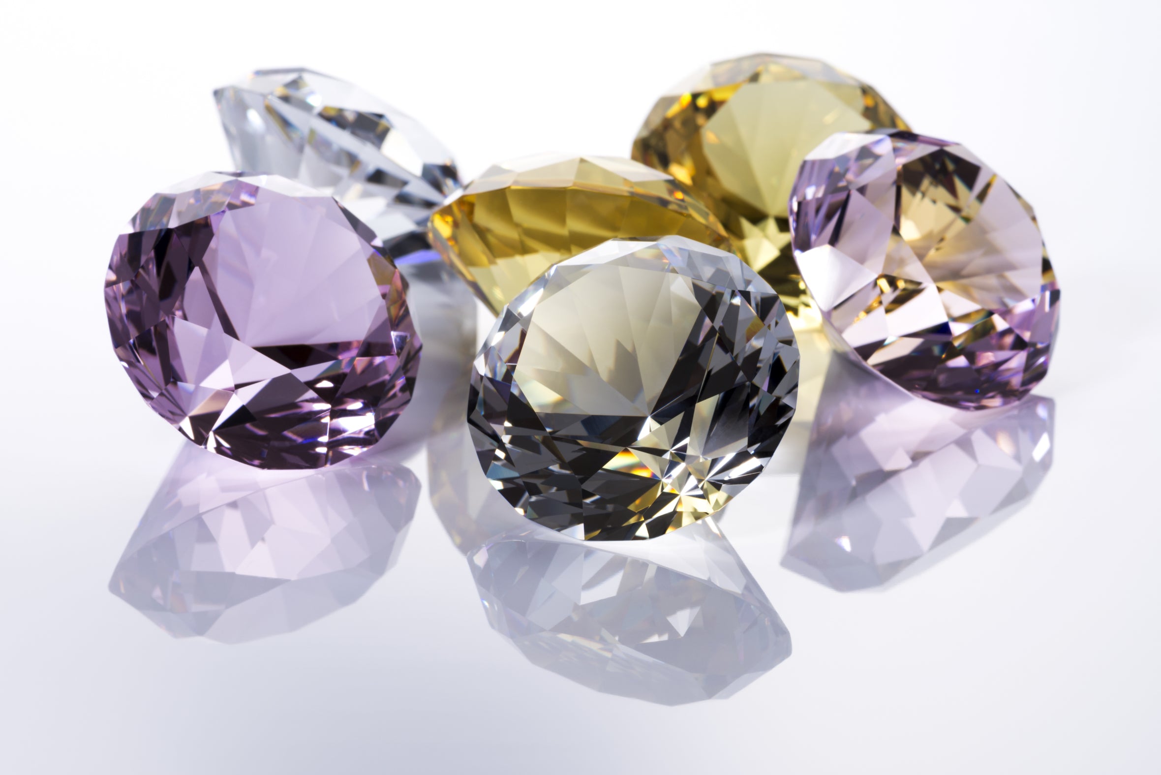 Sollte ich lieber in Edelsteine als in Diamanten investieren?