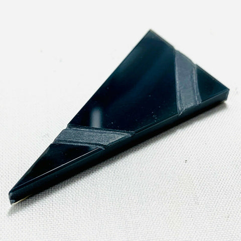 Echtes Schwarze Onyx Fantasie Dreieck 28.39ct 47x24mm