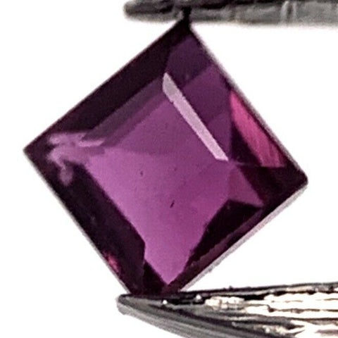 Echter Roter Rubin Carree 0.06ct 2.0x2.0mm - Top Qualität