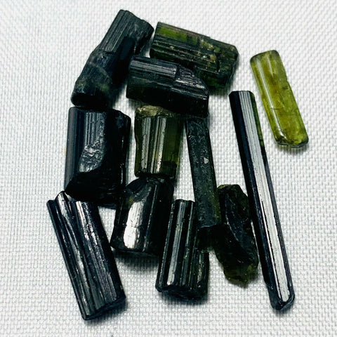 Echte Grünfarbige Turmalin Kristalle Lot 15.97ct ca. 5-20mm